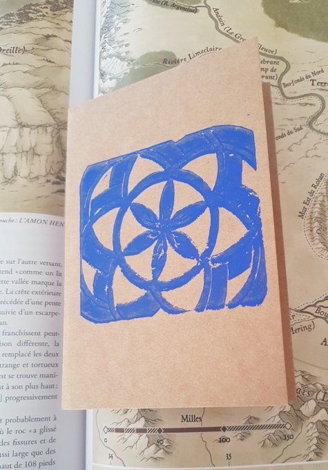 Carte rosace volutes bleue - papier brun