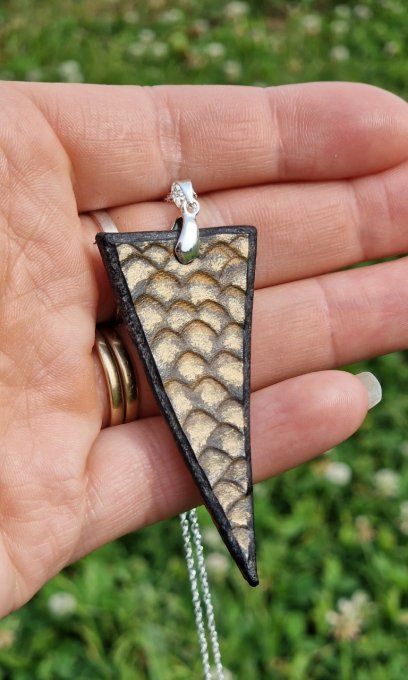 Pendentif écailles de dragon Étincelle