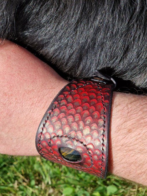 Bracelet écailles de dragon rouge et noir 