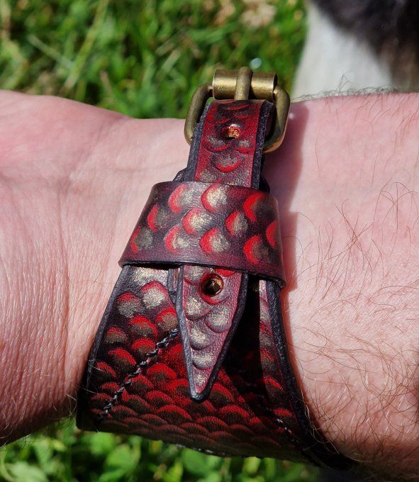Bracelet écailles de dragon rouge et noir 