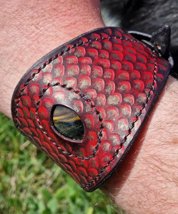 Bracelet écailles de dragon rouge et noir 