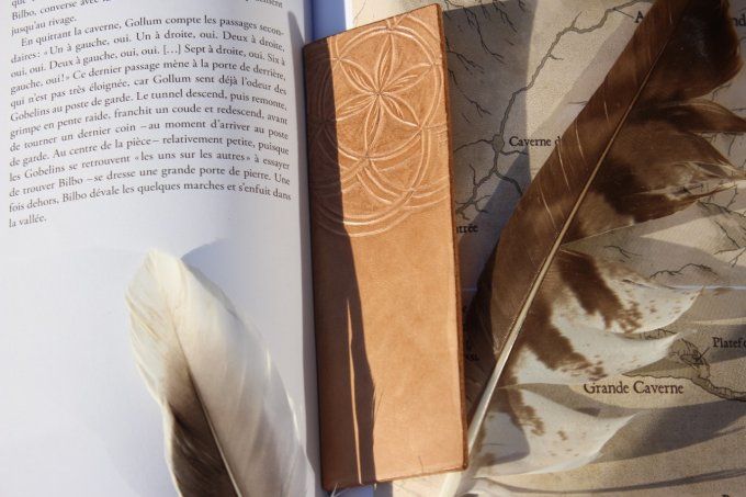 Marque-page rosace et volutes