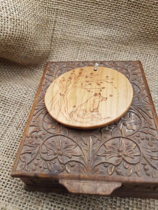 Talisman kyūbi no kitsune et fleurs de cerisier 